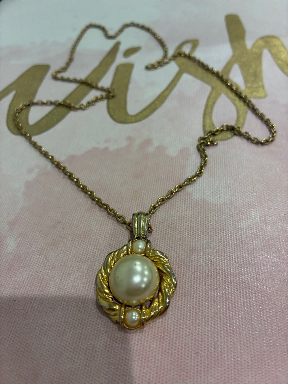 Gold Pearl Pendant Necklace - Classic Women's Jewelry